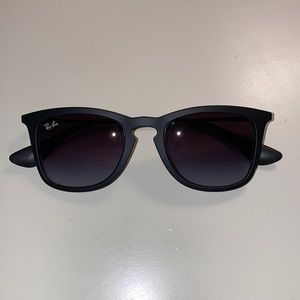 SUNGLASSES — RAY BANS